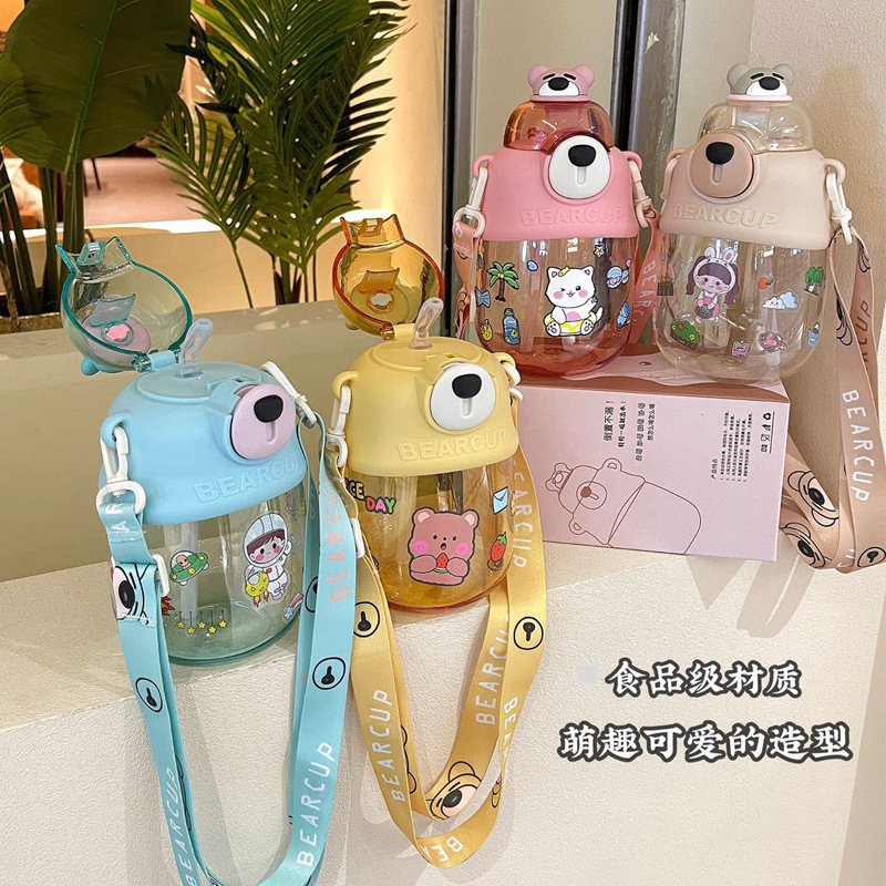 Wholesale of popular "Dun Dun Bear" straw cups, cute cartoon "Cute Bear" big-belted cups, and summer plastic water cups for students and children full figure