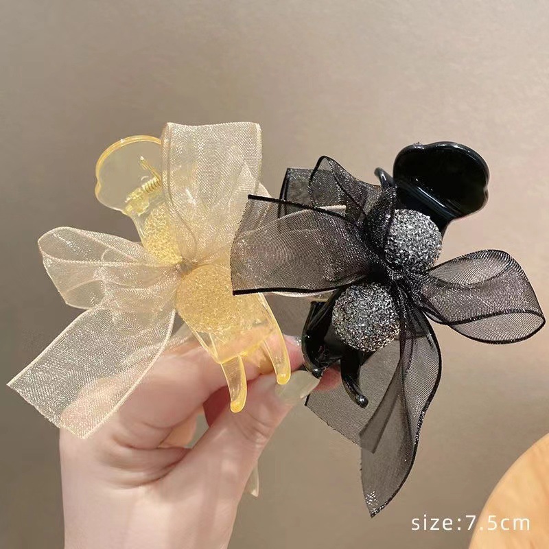 New lazy person's hair bun tool software: Lace mesh bow bun hair clip, sweet bow hair clip Application Scenario