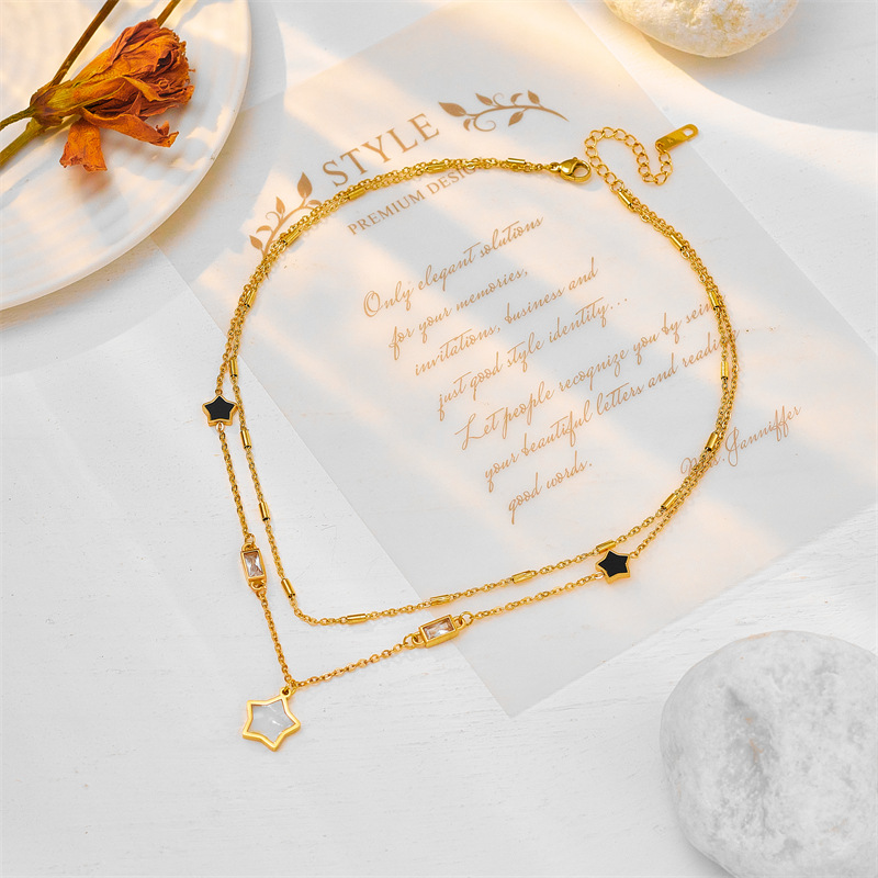 A stylish and simple double-layered design with a unique black and white five-pointed star and diamond-encrusted square jewelry necklace Specification drawing