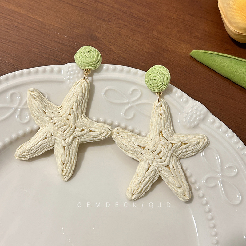 Seaside vacation style starfish earrings, summer white, fresh and sweet earrings, high-end, exaggerated and elegant, simple stud earrings Application Scenario