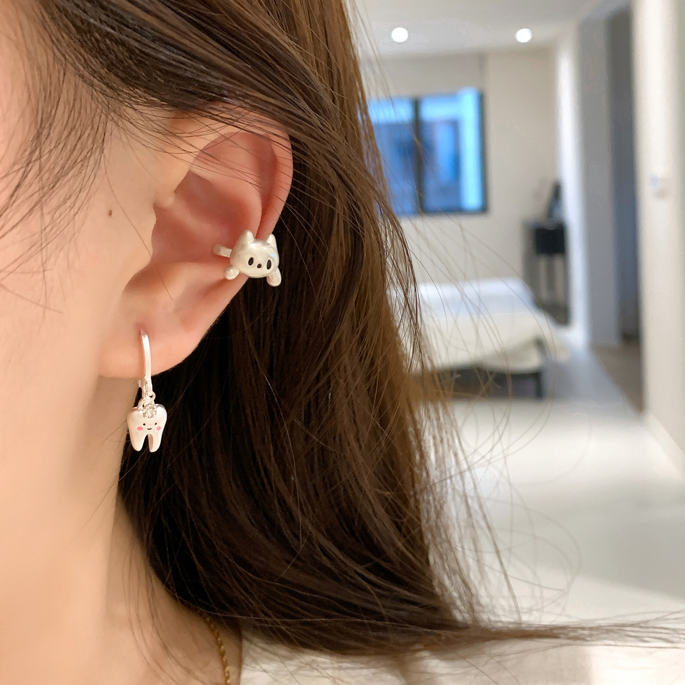 Cartoon cute oil-dripping cat ear clips without ear holes, delicate, sweet, simple and fashionable, girlish student ear buckles Specification drawing