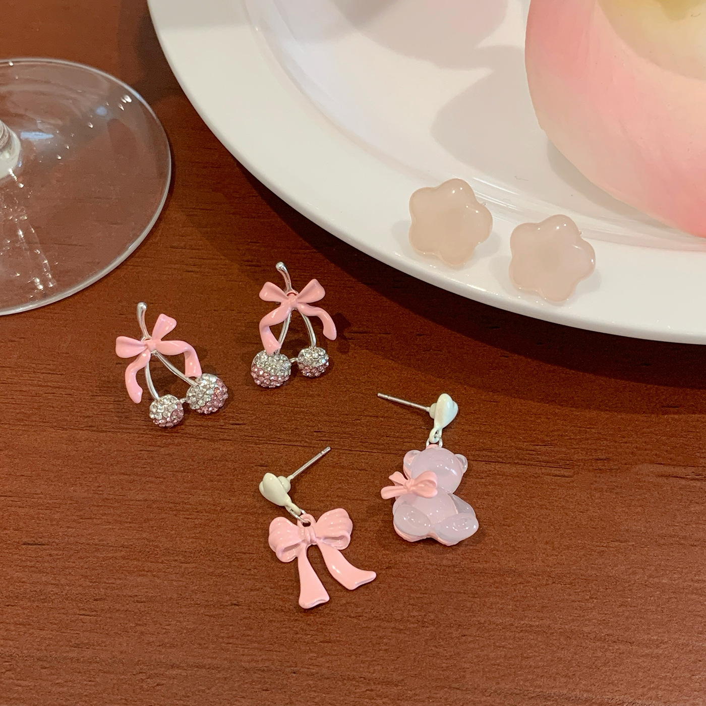 New sweet bow heart-shaped bear earrings for women, silver needle, cute, niche, simple and versatile three-dimensional student earrings Application Scenario
