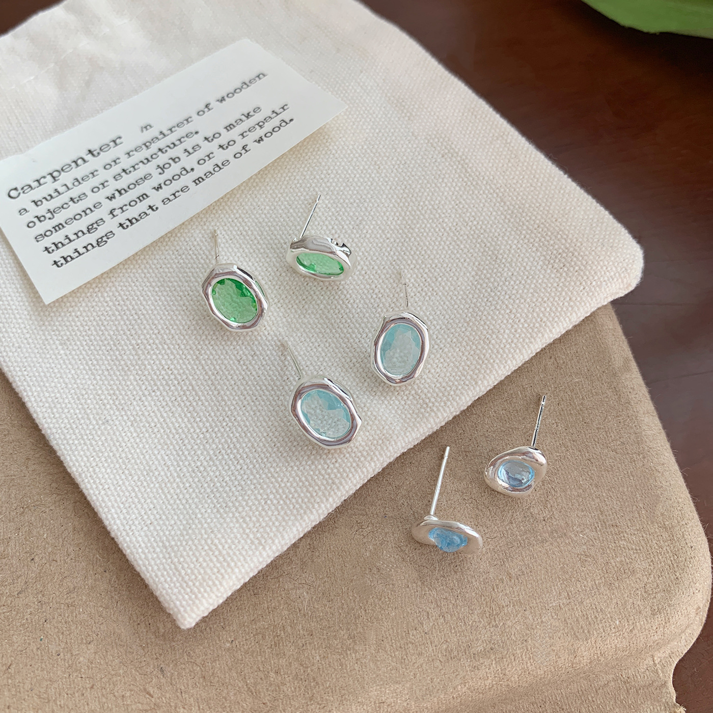 Korean-style sea blue green copper slightly inlaid zircon oval stud earrings, women's silver needle, fresh and fair, elegant and simple daily earrings Application Scenario