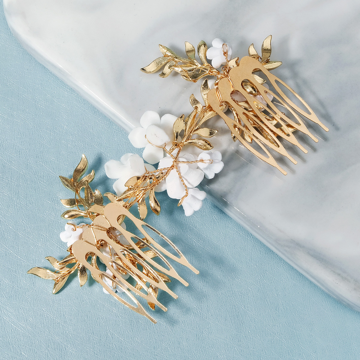 European and American wedding accessories: Soft clay flower-patterned combs for wedding gowns and evening gowns, updo combs, retro alloy rhinestone combs for brides Application Scenario