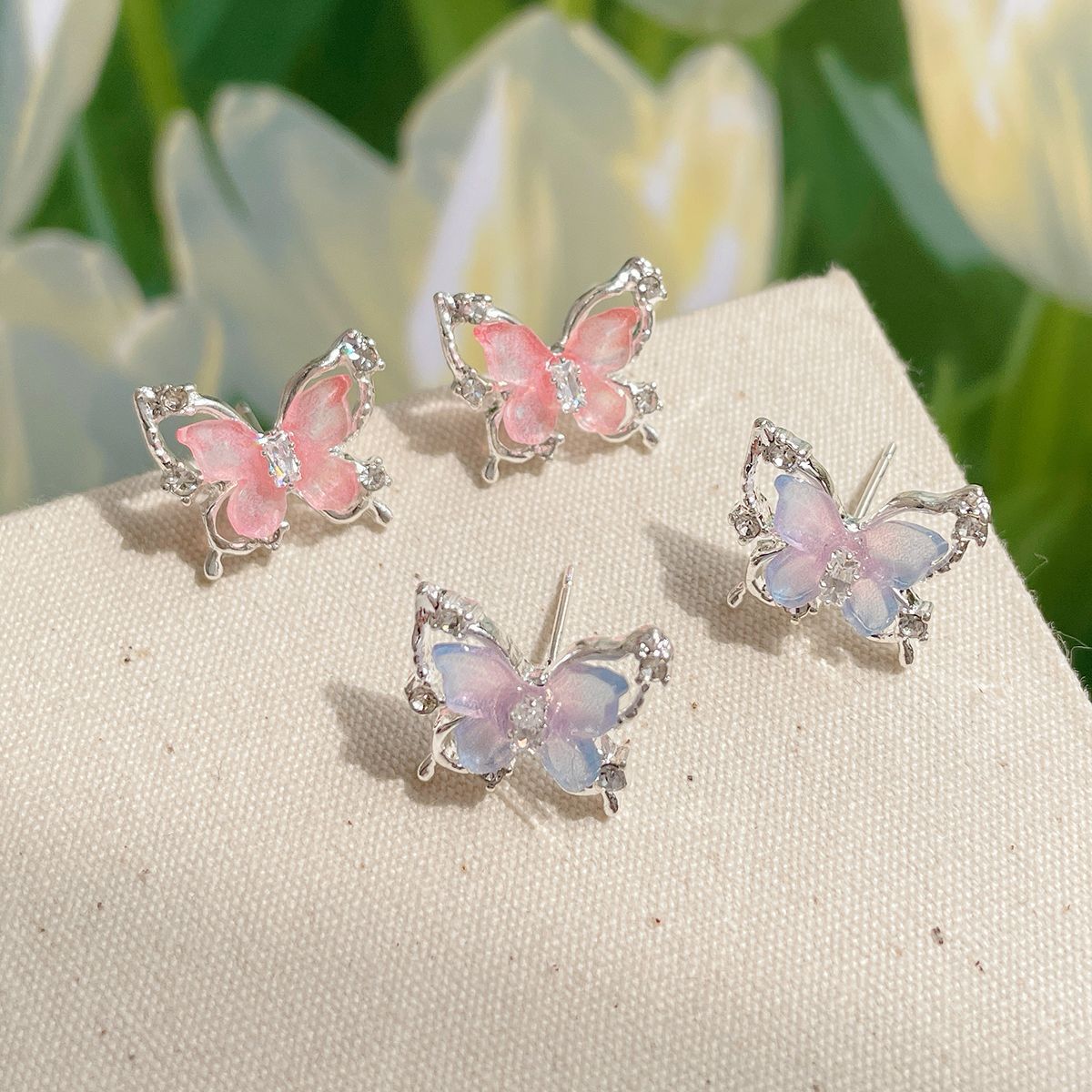 Summer dreamy gradient blue and purple butterfly stud earrings, women's silver needle, niche gentle, hollowed-out three-dimensional sweet ins style earrings Specification drawing