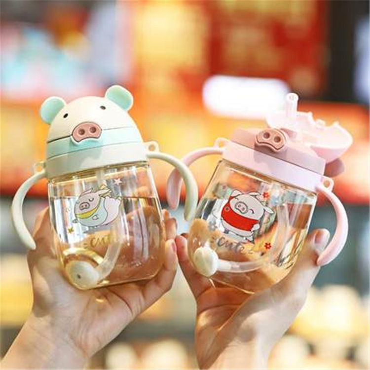 Yinqian Little Pig Children's water Bottle, kindergarten Shoulder strap, Double handle, dual-purpose straw cup, creative cartoon, unbreakable full figure
