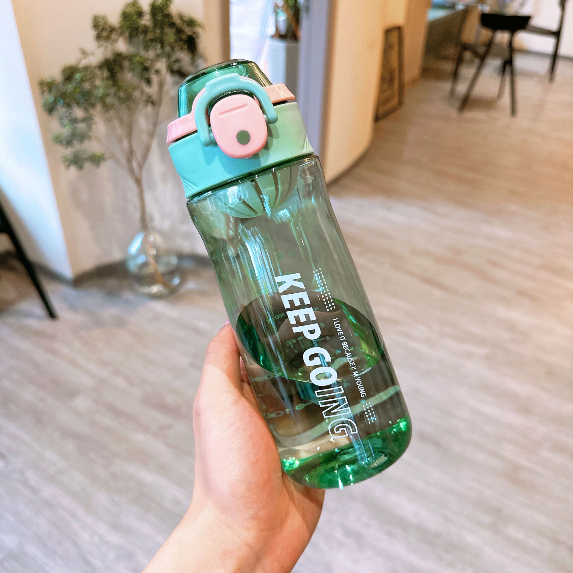 Simple and sporty space cup, fashionable transparent student plastic cup, direct drinking tea brewing filter, summer couple cross-border cup Application Scenario