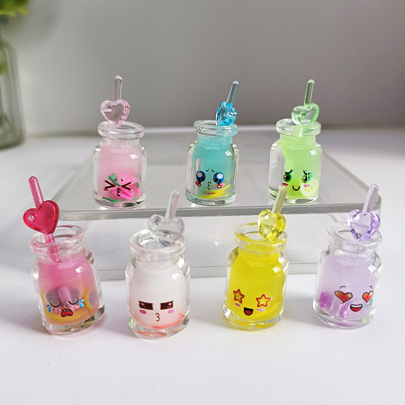 Creative cartoon cute expressions, light-absorbing juice cups, night-luminous DIY handcrafted keychains, student schoolbag pendants and accessories full figure