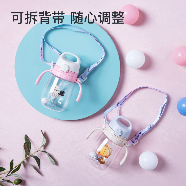 Yinqian leak-proof children's water bottle, kindergarten shoulder strap, double handle, dual-purpose straw, graduated cup, cartoon, unbreakable from drops Application Scenario