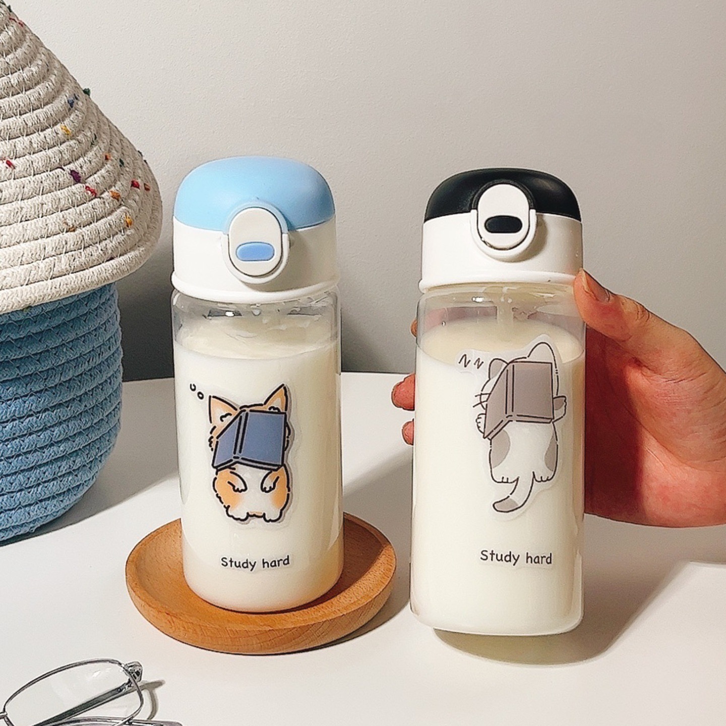 The 2025 new style of cup is an Instagram high-appearation-level, simple and niche bestseller. It is a food-grade plastic cup with a bouncy spout Specification drawing