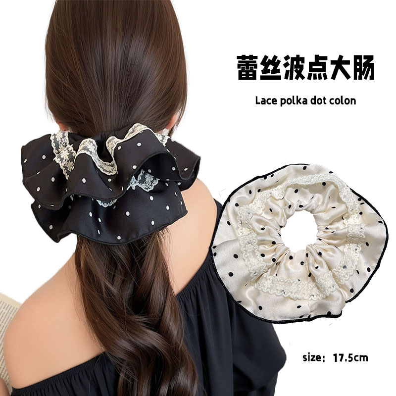 The polka dot lace large collar exudes a gentle and high-end vibe. The low ponytail headwear is versatile and won't hurt your hair. It's a forest-style girl's hair band full figure