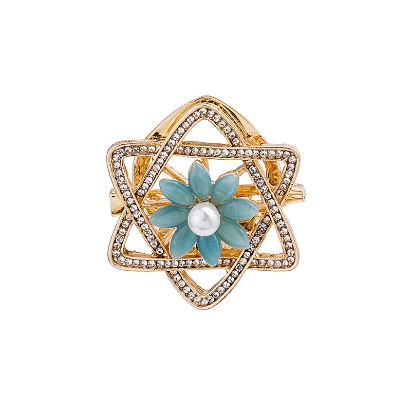Korean creative crystal flower brooch, dual-purpose hem knot to prevent exposure, silk scarf buckle brooch Item Picture