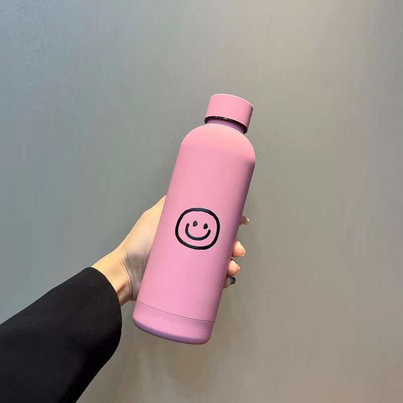 Smiling direct drinking cup, simple round head smiling portable stainless steel insulated cup, couple, Internet celebrity, student, high appearance level water cup Application Scenario