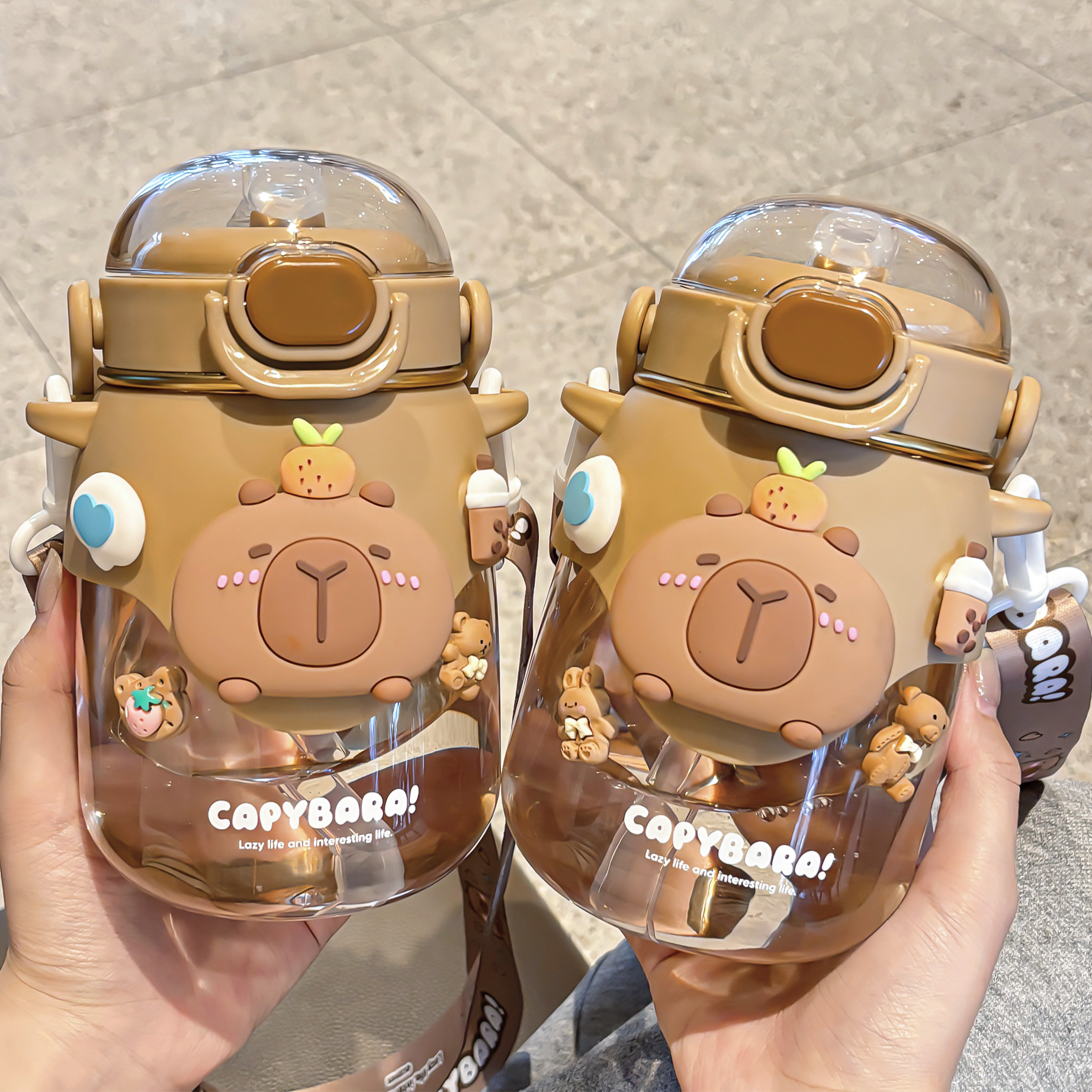 Kapibala water cup, large capacity, high appearance level, large-belted cup, girls' straw cup, cute and convenient, plastic cup for going out details Picture
