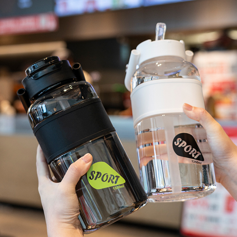 Summer large-capacity fitness plastic sports water bottle, outdoor portable straw cup, simple anti-scald silicone plastic cup Specification drawing