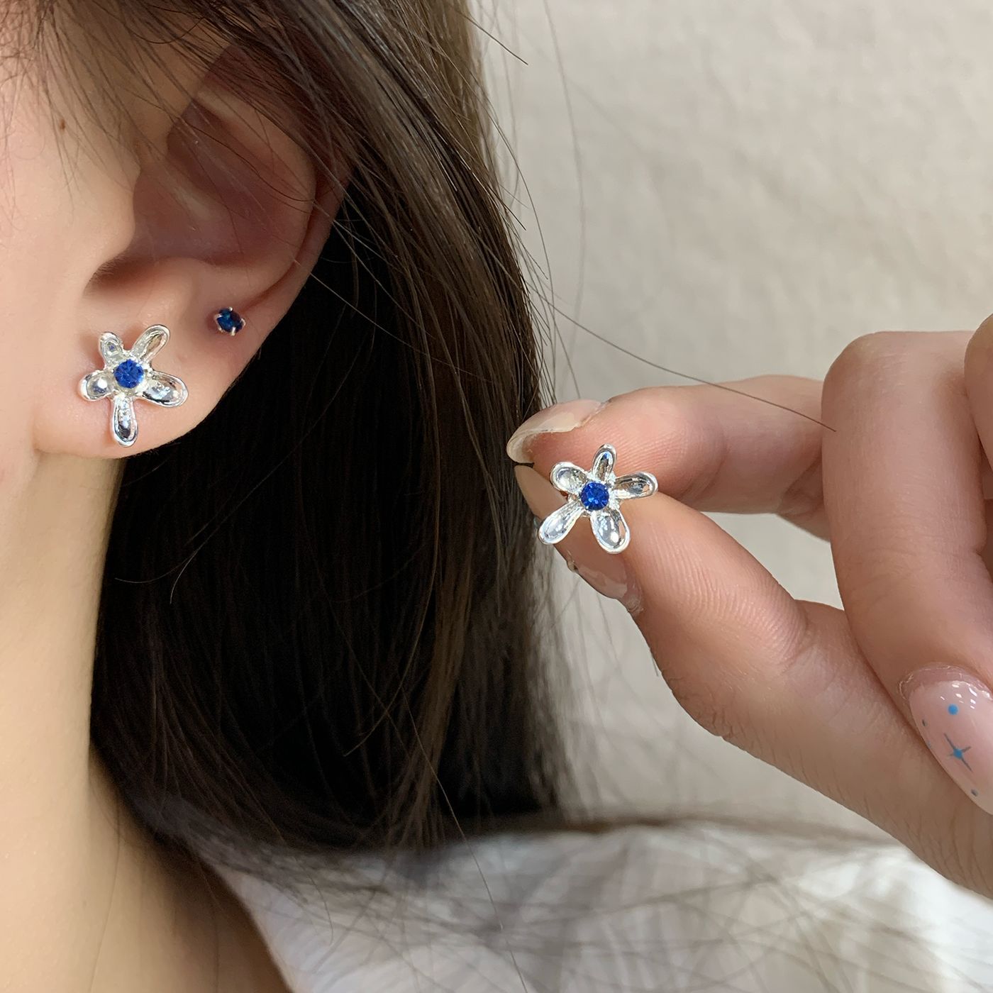 Cold and clear sea blue diamond five-petal flower ear studs, women's silver needles, small and irregular ins style, forest-themed, super ethereal and exquisite earrings details Picture