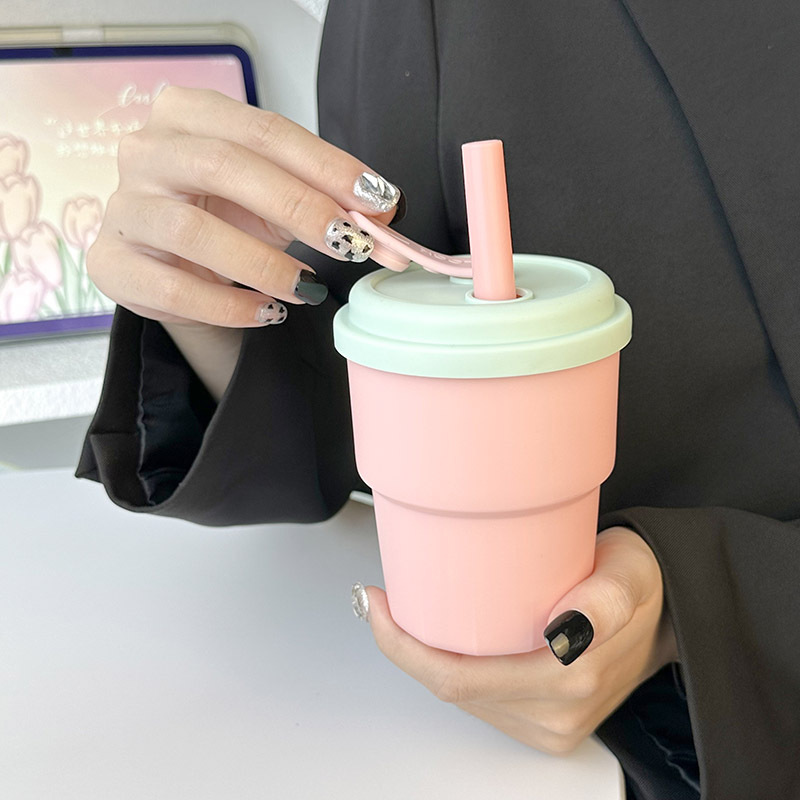 Sealed and leak-proof plastic cup with straw, water cup, new plastic ins feng shui cup for female office workers, heat-resistant Application Scenario