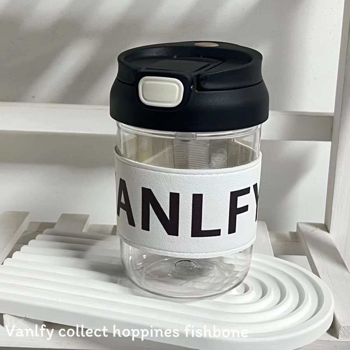 The new high-end double-spout plastic cup is heat-resistant and anti-scald, with a cold and elegant style for girls. It is a portable drinking cup with a high appearance level Specification drawing