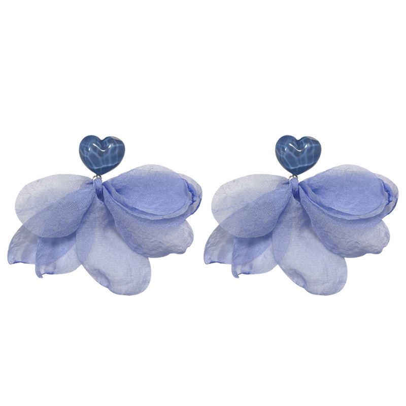 Super Fairy Mesh heart-shaped stud earrings for women in 2025, a new best-selling high-end earring, a seaside vacation style earpiece Item Picture