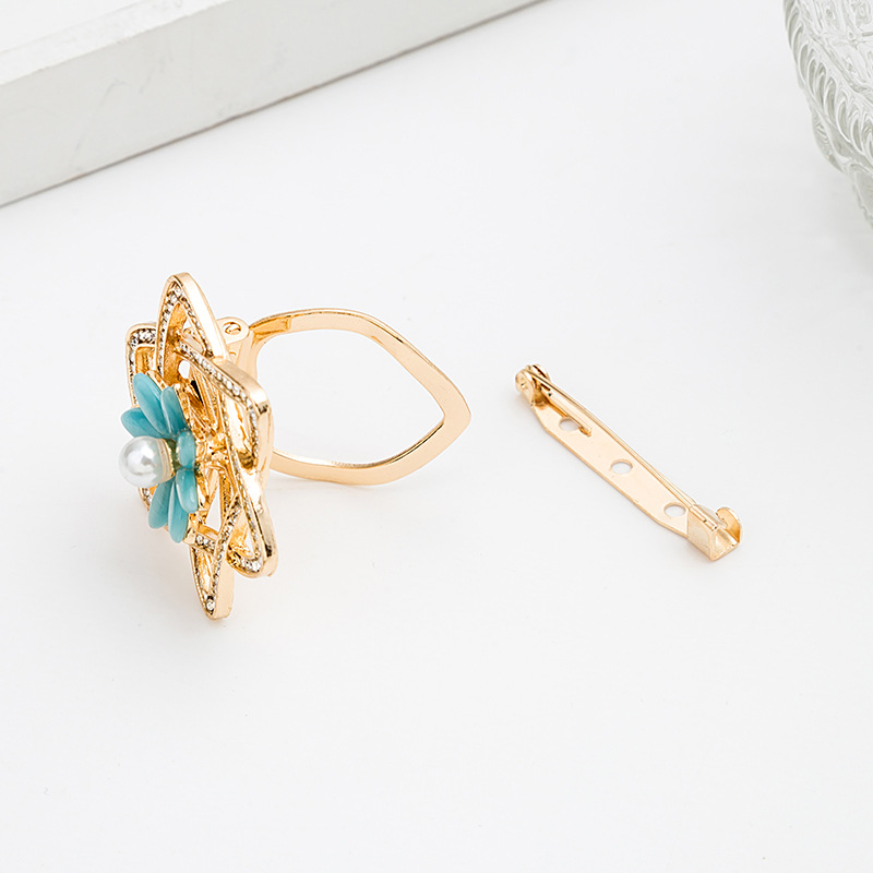 Korean creative crystal flower brooch, dual-purpose hem knot to prevent exposure, silk scarf buckle brooch Specification drawing