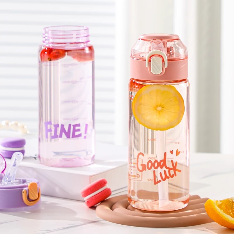 Personalized bouncing straw casual cup, simple large-capacity, portable and durable plastic cup for male and female students, student water cup Application Scenario