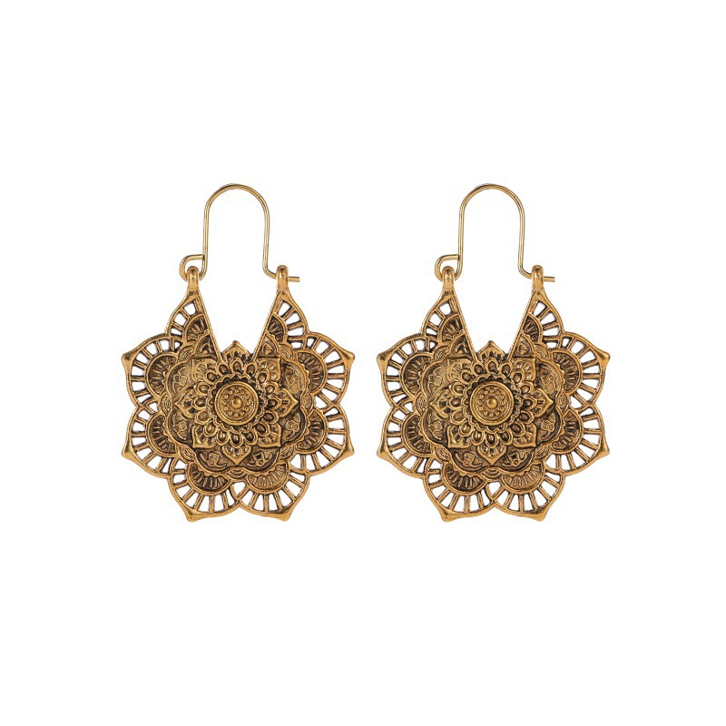 Cross-border best-selling ethnic-style earrings: Bohemian hollowed-out carved earrings, fashionable geometric alloy retro earrings Item Picture