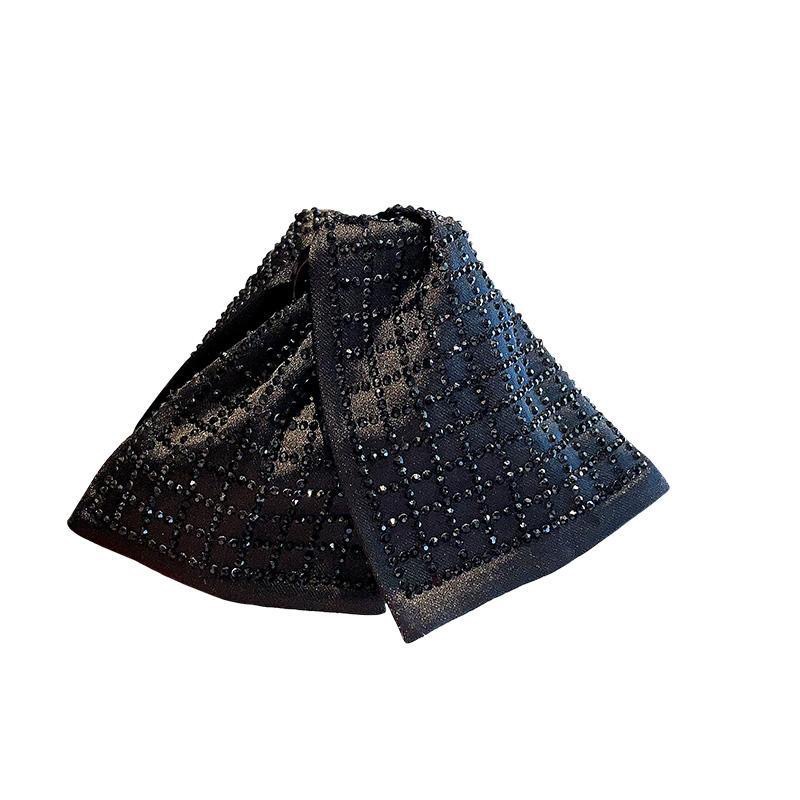 The water diamond checkered claw clip exudes an elegant and refined charm. The high ponytail hair clip gives a high-end female feel. The back of the head is a shark clip headwear Item Picture