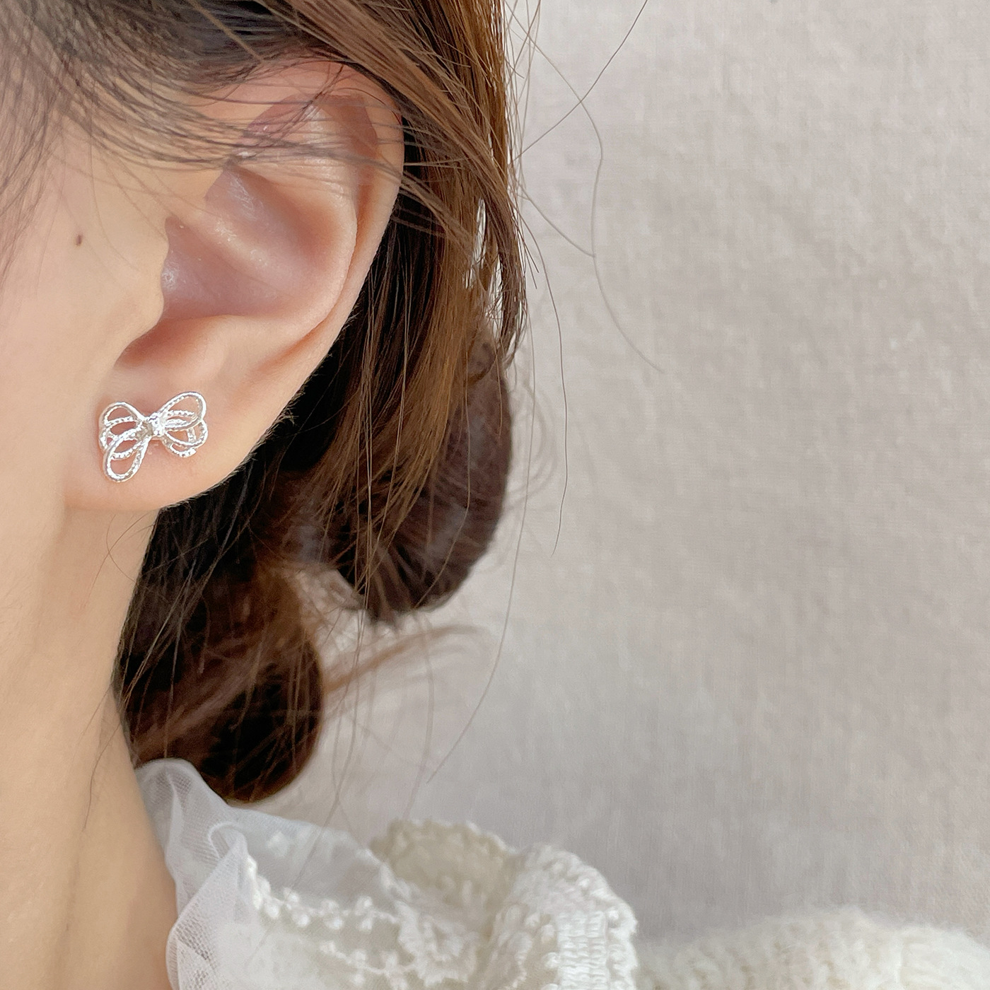 Silver small twisted rope knot bow stud earrings, women's silver needle design, simple and elegant daily wear, versatile earrings Specification drawing