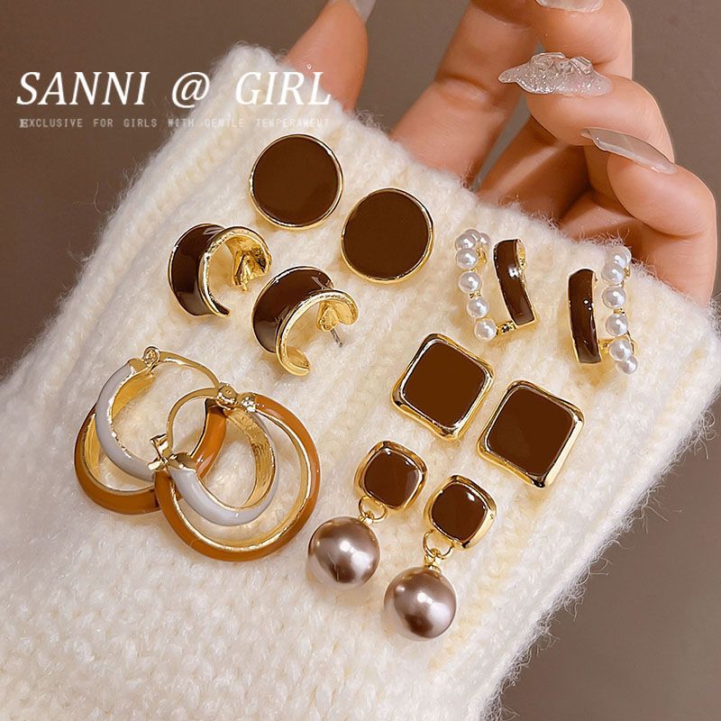 Maillard Milk Coffee retro glazed pearl Stud earrings 2024 New style, women's light luxury niche earrings, simple ear rings full figure
