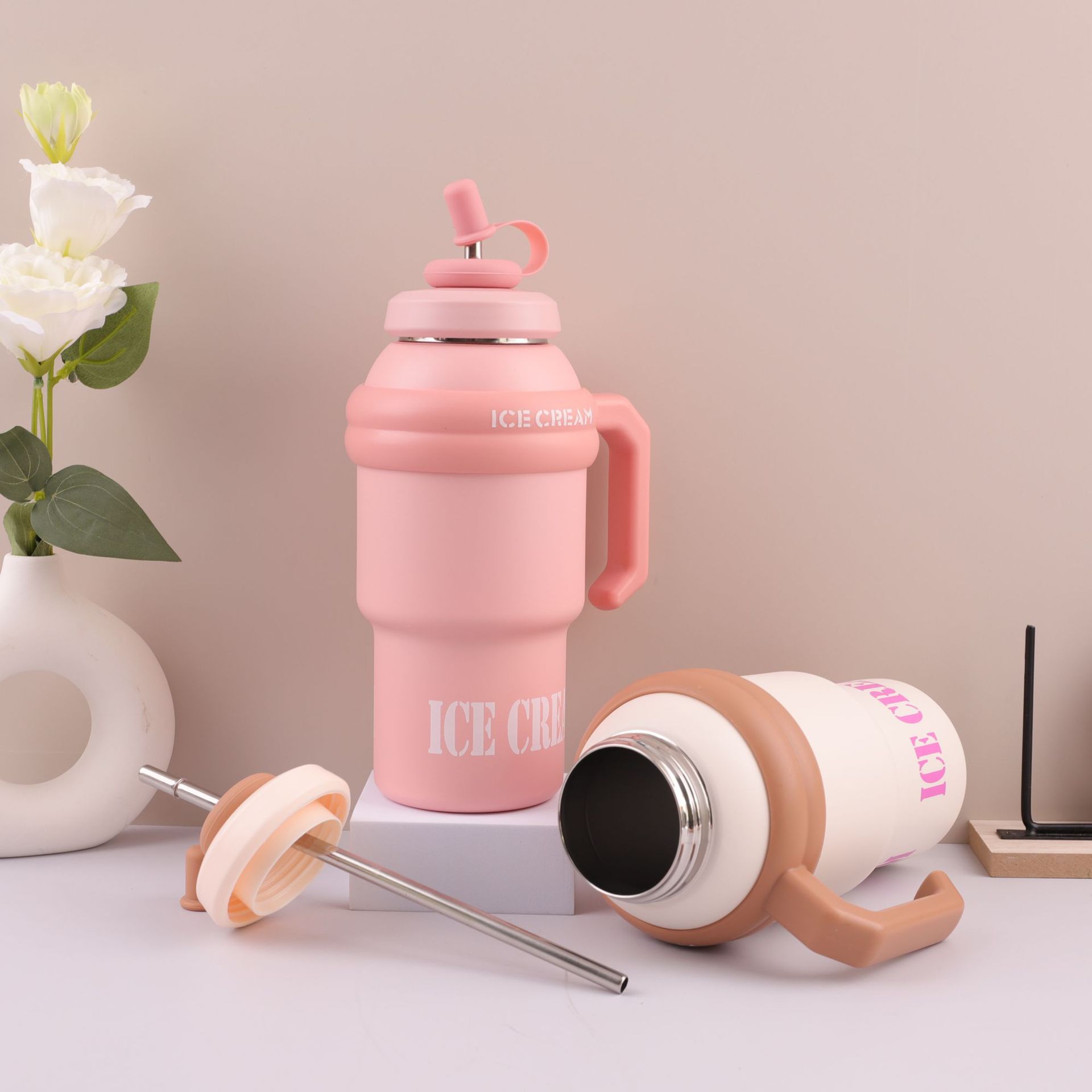 New giant 316 stainless steel car cup, double-layer vacuum handle cup, large-capacity insulated cup with straw Application Scenario