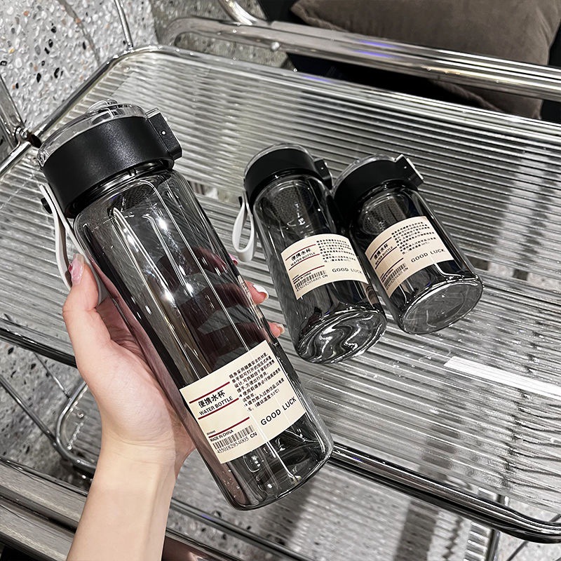 The new Muji alternative cup is a smoke gray portable large-capacity, popular hand-held water cup with a small fragrance style and sticker full figure