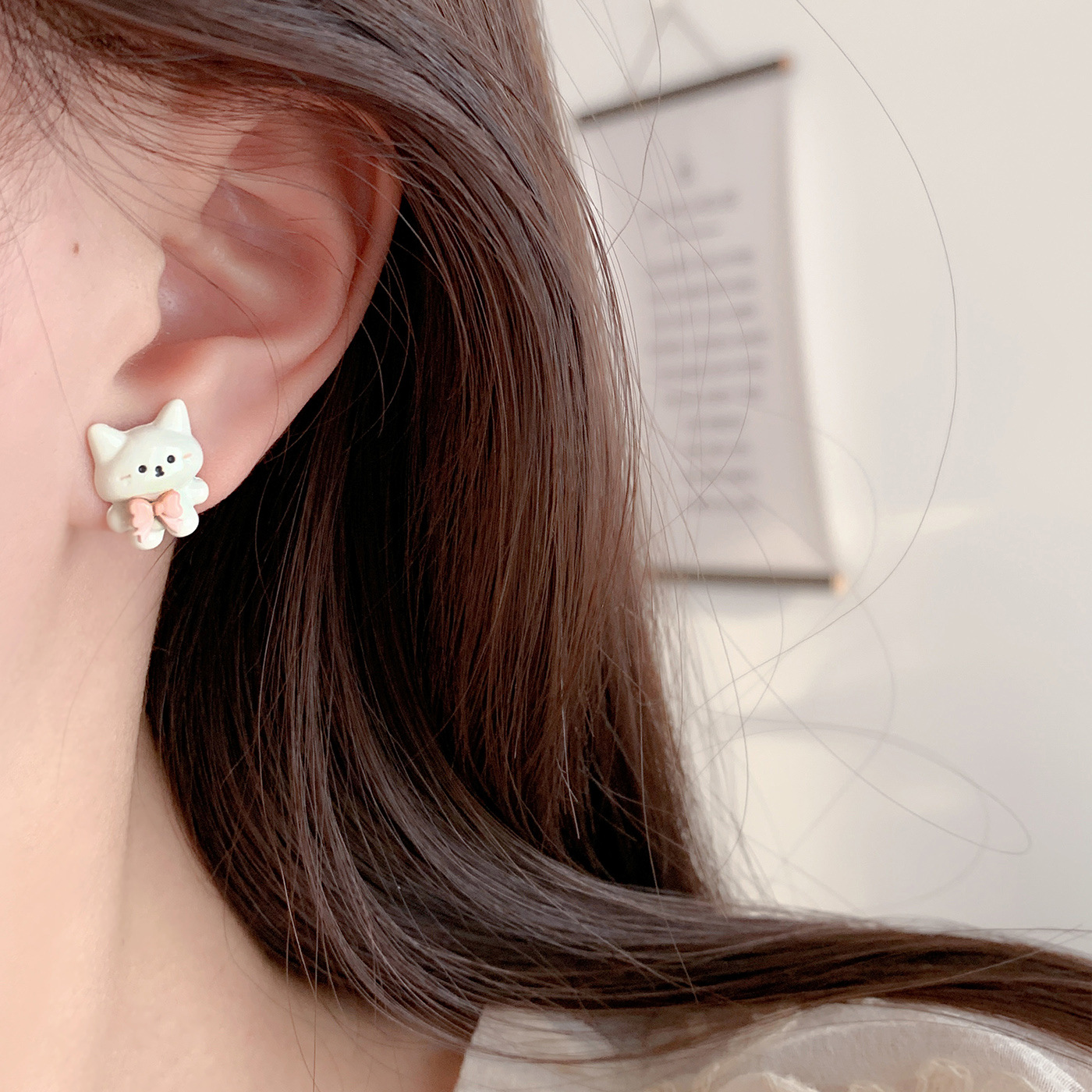 New cartoon cute reading cat ear studs, silver needles for girls, playful and sweet, girlish student single pair of animal earrings details Picture