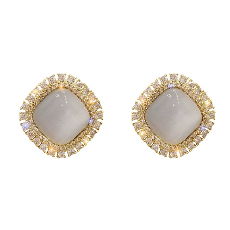 Light luxury full-diamond cat's eye stone earrings for women, 2025 new retro lady earrings, high-end and versatile pearl stud earrings Item Picture