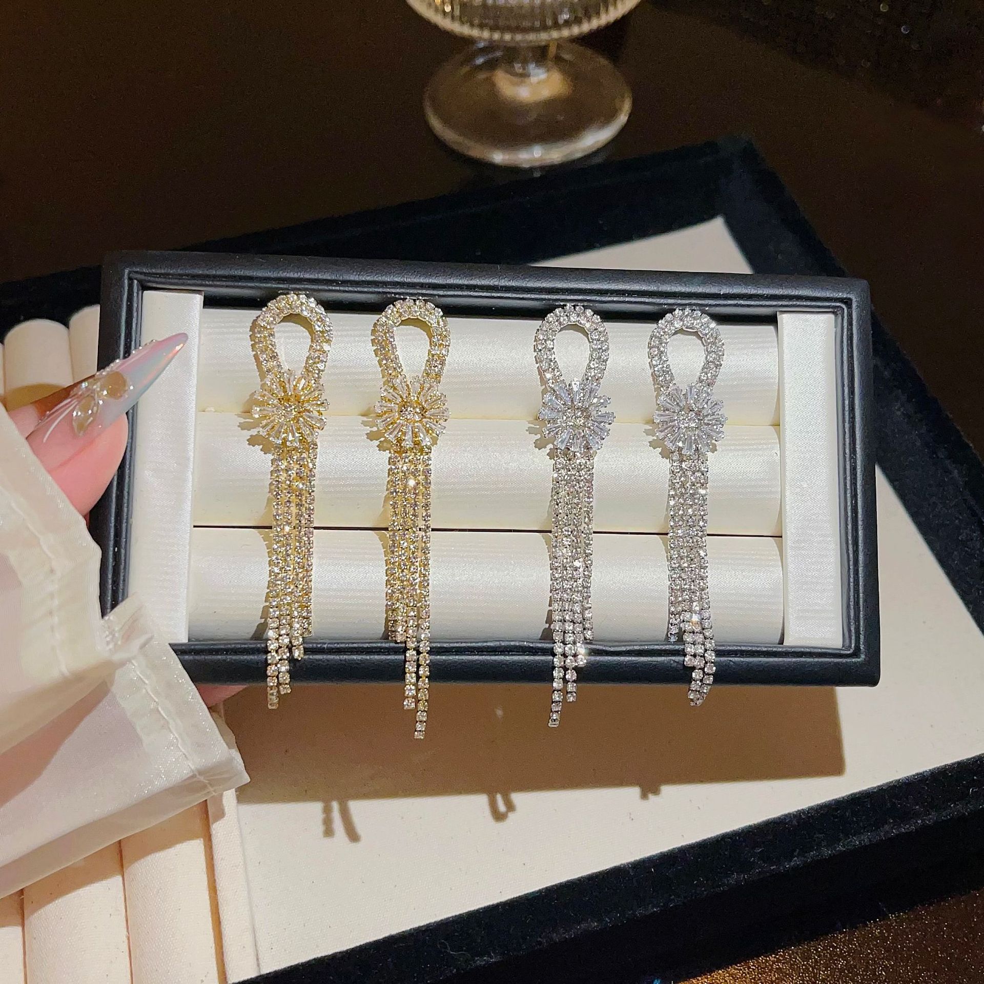 The new Korean version long tassel earrings exude a light luxury and high-end charm. The unique design of the earrings is versatile. It is a versatile stud accessory for women full figure