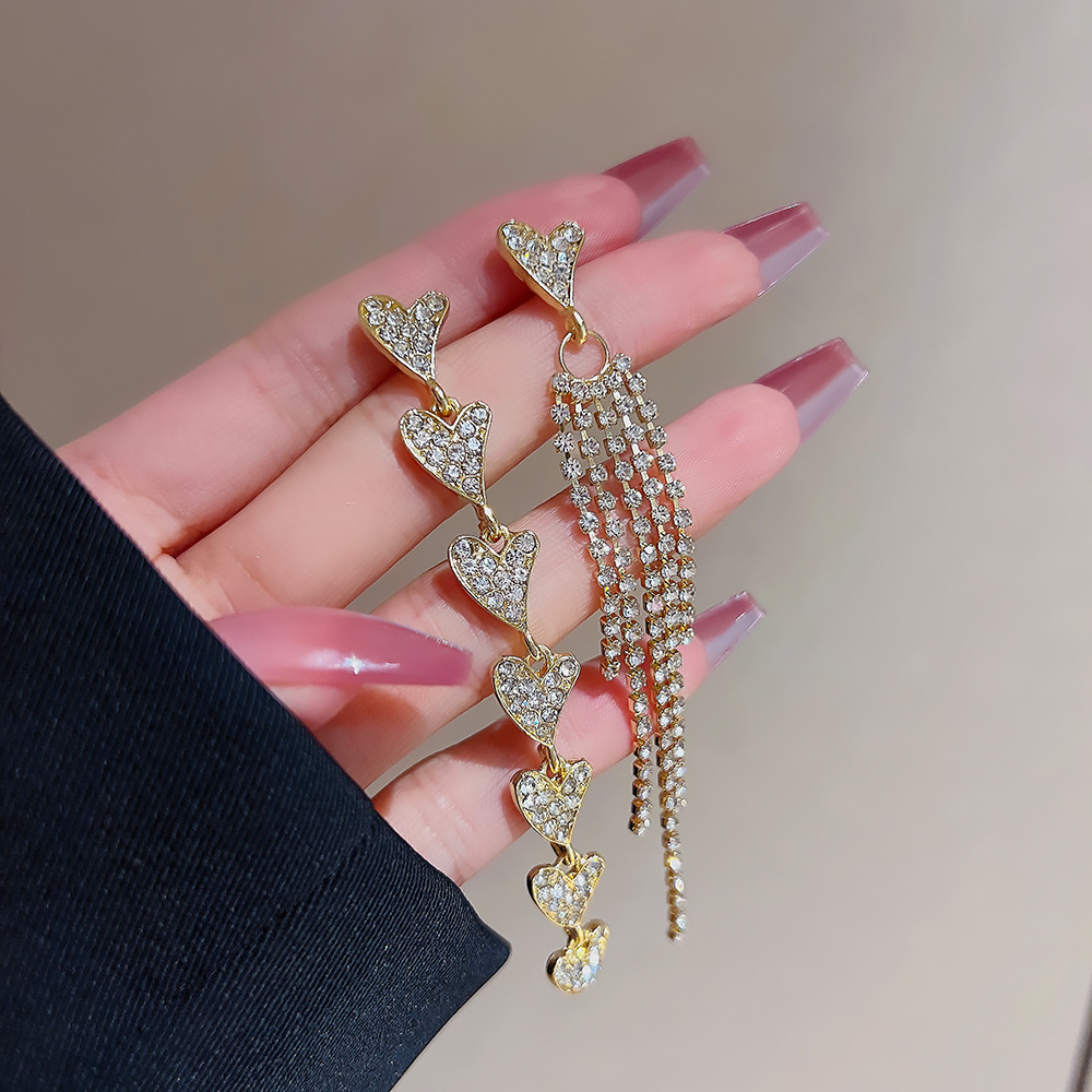 New asymmetrical heart-shaped tassel earrings from South Korea, silver needle high-end earrings, women's fashionable and light luxury full-diamond jewelry Application Scenario