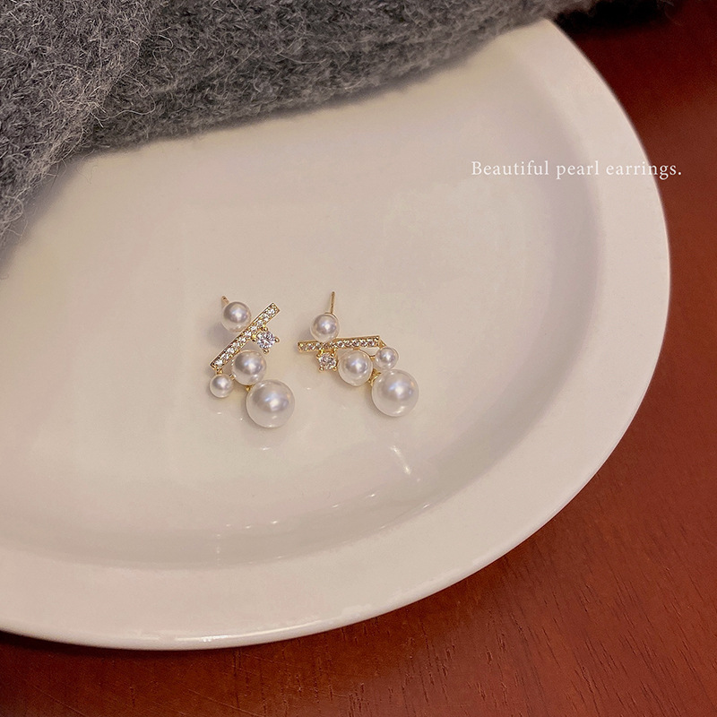 S925 Silver needle French Style pearl earrings for women, a niche retro and high-end look, geometric diamond-encrusted zircon earrings wholesale Application Scenario