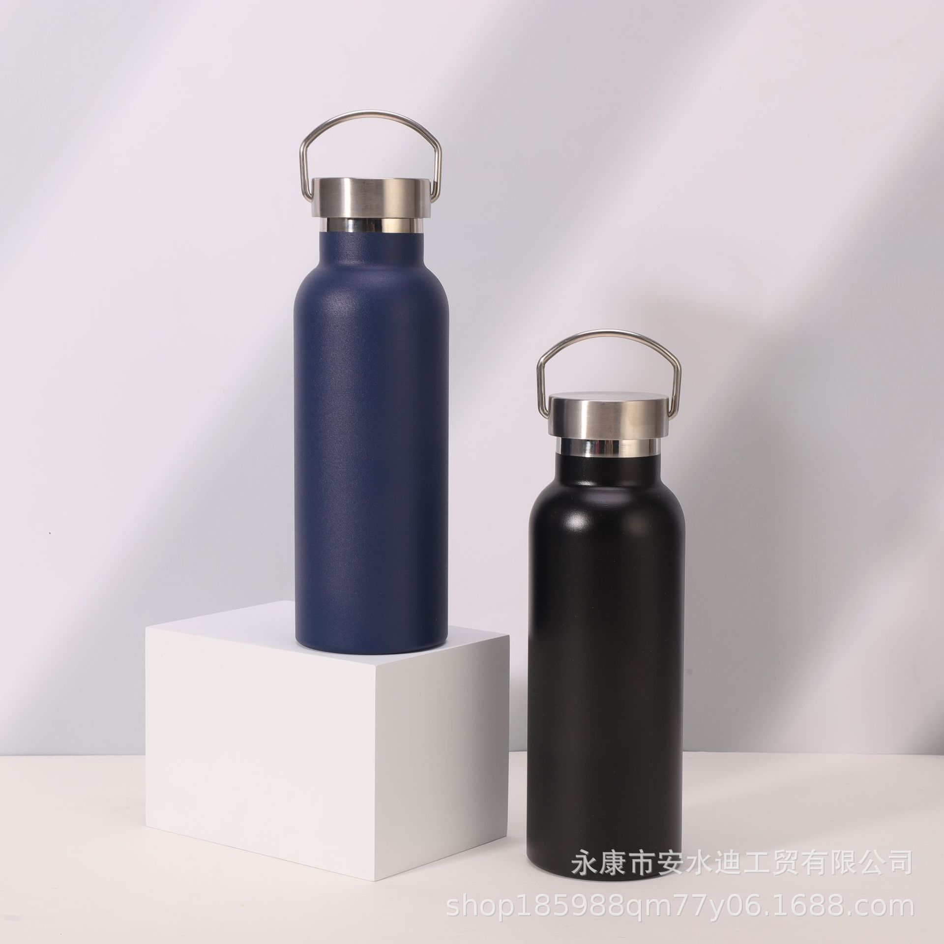 Cross-border American wide-mouth insulated cup, large-capacity portable outdoor sports water cup for men and women, double-layer vacuum hand-held water bottle Application Scenario