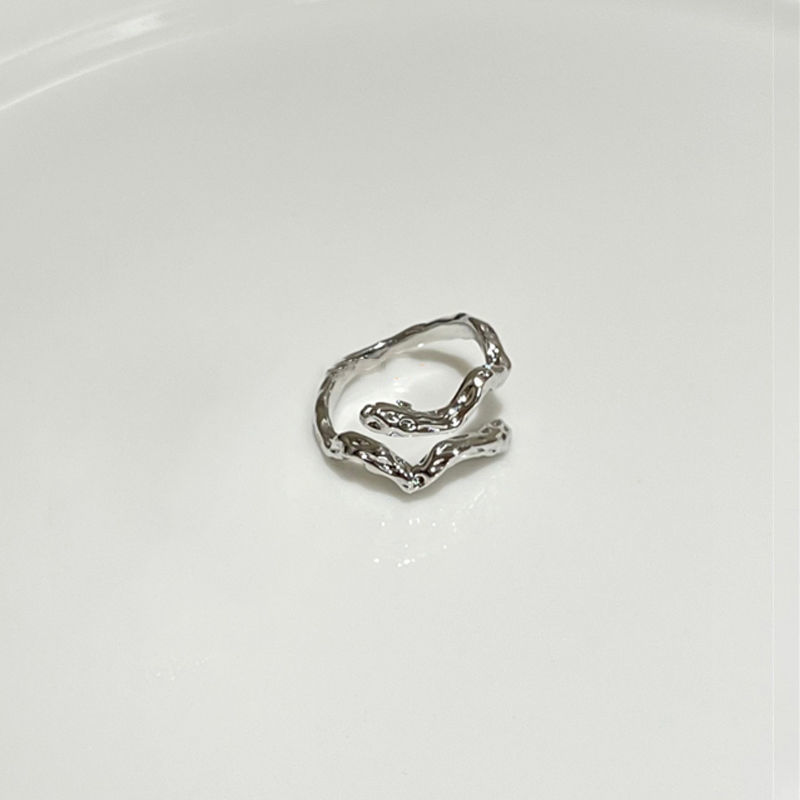 A high-end, light and luxurious cross-shaped ring for female students, with a sweet and cool style on Instagram, is a unique couple's open index finger ring Item Picture