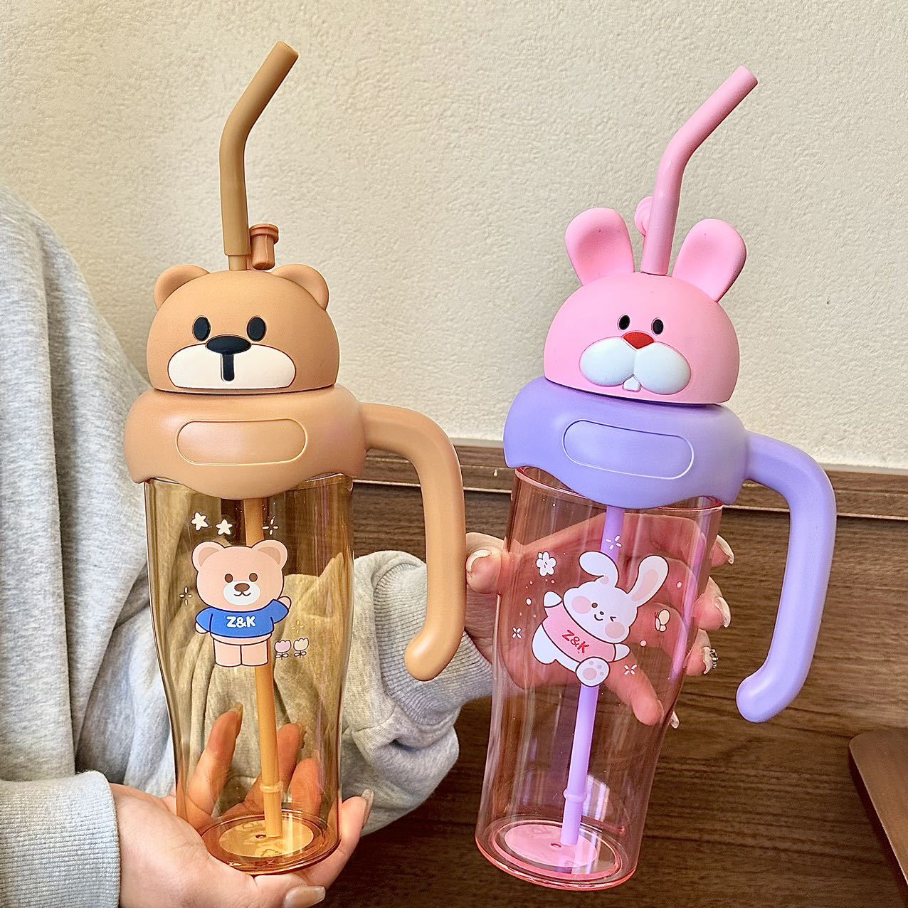 New large-capacity ice king water cup for students, high appearance level straw cup, high-temperature resistant cartoon, portable for going out to the office full figure