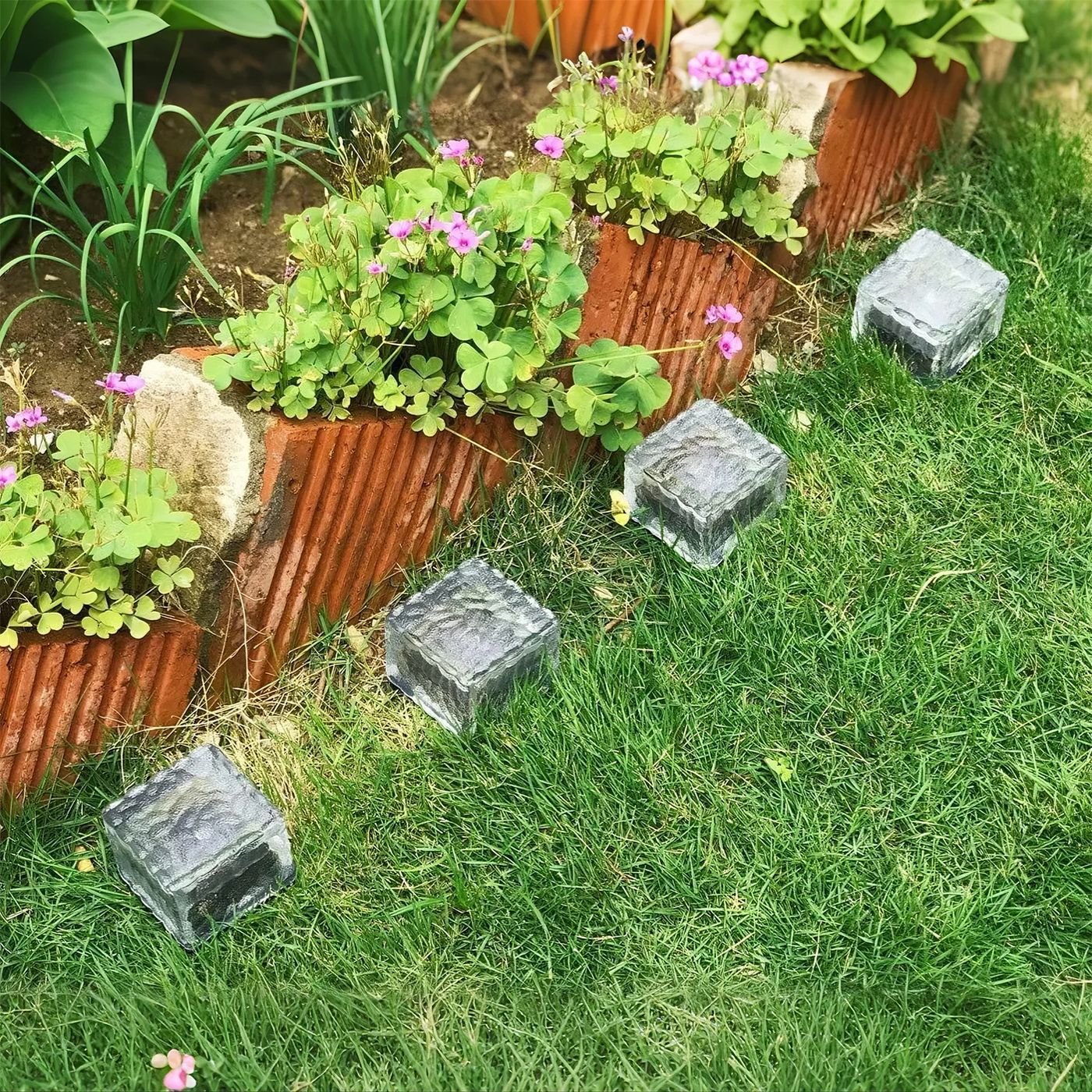 Solar garden lights, villa garden atmosphere night lights, decorative landscape lawn ice brick lights, glass square ground buried lights Specification drawing