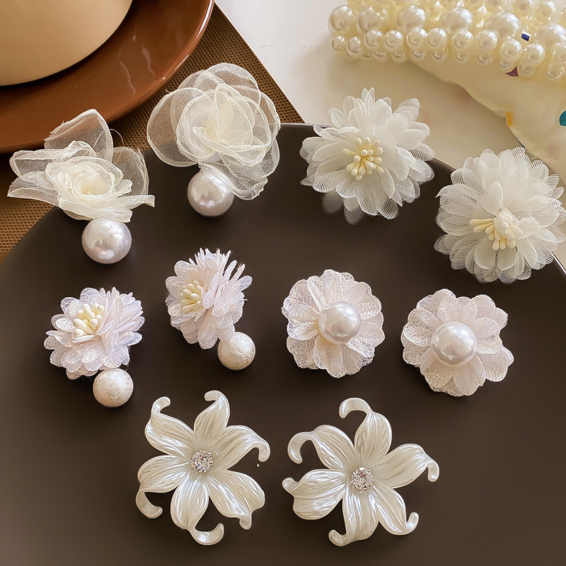 Super fairy-like white chiffon flower earrings for women, a new bestseller in 2025, high-end stud earrings with a seaside vacation style details Picture