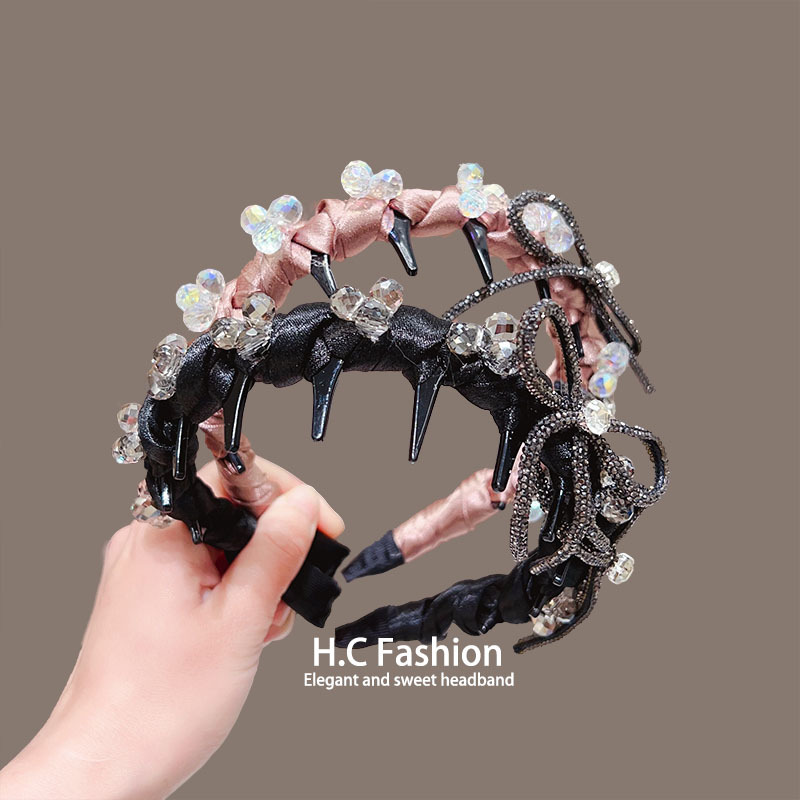 The Galaxy diamond bow hairband exudes a high-end, elegant and fashionable vibe. The toothed blast furnace top headband is stylish and anti-slip details Picture