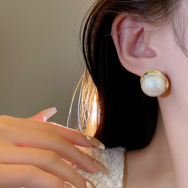 S925 Silver Needle new French retro pearl earrings, women's light luxury high-end design, elegant and versatile stud earrings details Picture