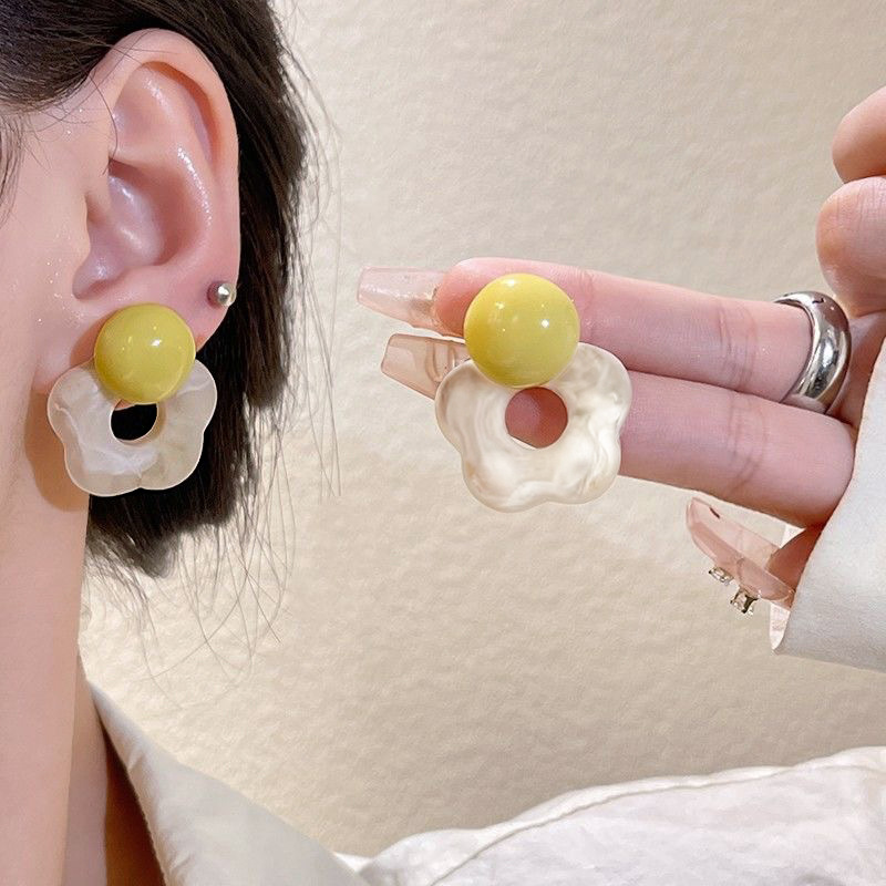 Colorful earrings suitable for spring for women, 2024 new bestsellers, fresh and cute stud earrings, Dopamine Sen-style flower earrings details Picture