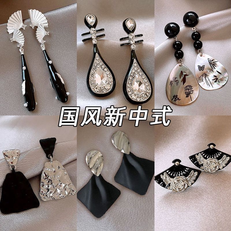 New Chinese-style pipa earrings, women's high-end and light luxury style stud earrings, 2024 new traditional Chinese style unique tassel earrings full figure