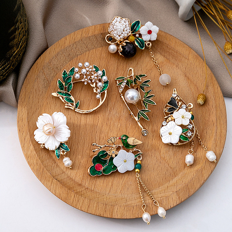 Chinese-style fan-shaped retro tassel hollowed-out brooch, national trend lily of the valley flower, Hanfu cheongsam accessory, design sense corsages details Picture
