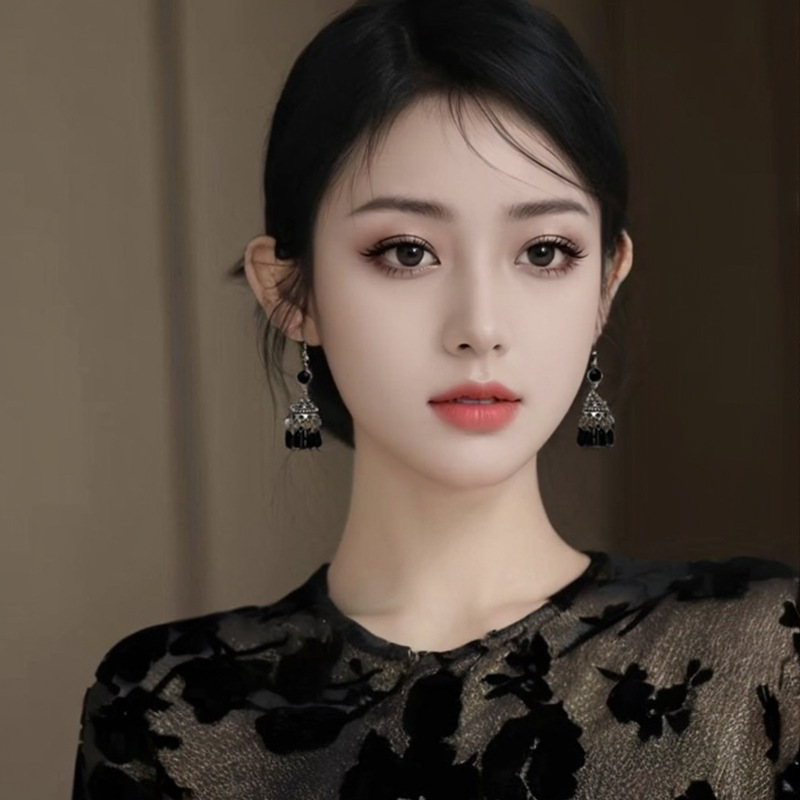 New Chinese-style black ancient-style earrings for women, 2024 new bestsellers, high-end lantern stud earrings, ethnic style Su earrings details Picture