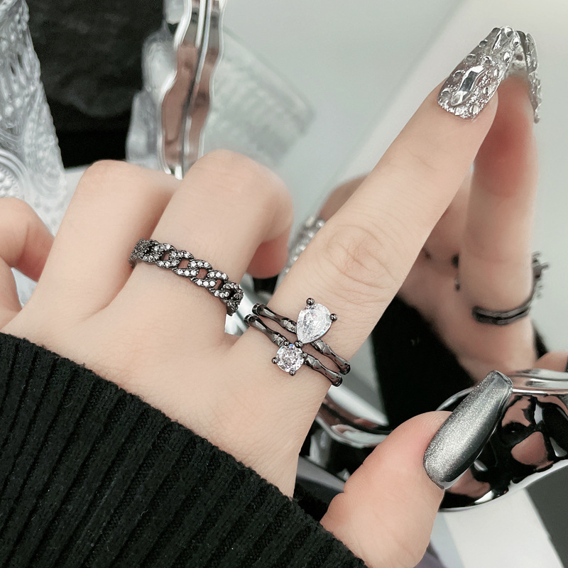 Sweet and cool dark bamboo joint irregular zircon micro-inlaid fashionable open ring, a unique chain ring design for women full figure