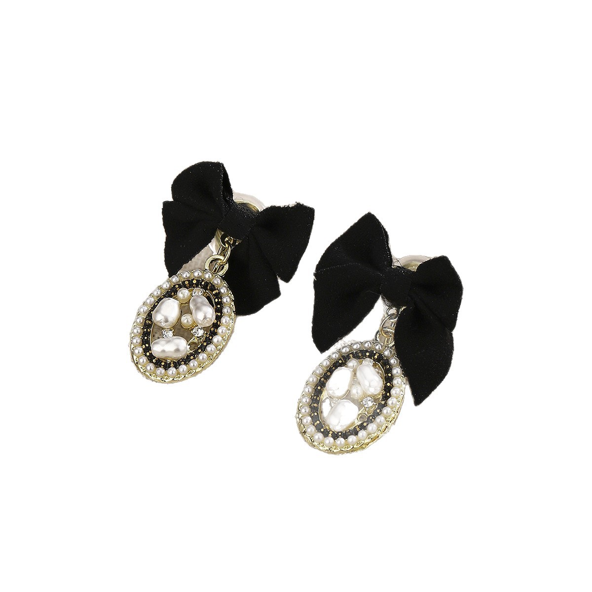 The s925 French retro Baroque earrings exude a sense of high-end luxury and are set with a niche design and a bow ear clip Item Picture