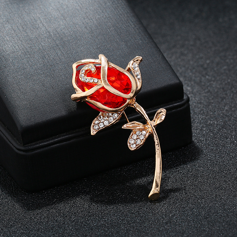 Korean-style fashionable, elegant and luxurious diamond-encrusted rose crystal brooch, a versatile brooch accessory for cross-border use in Europe and America details Picture